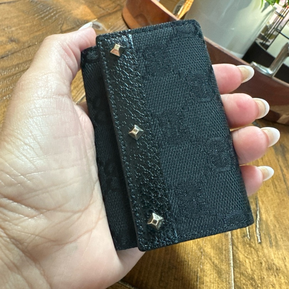 Authentic Gucci GG Canvas 6-Key Holder